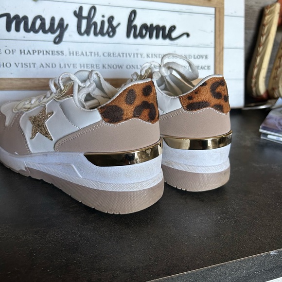 Shoes - Picture 4 of 6